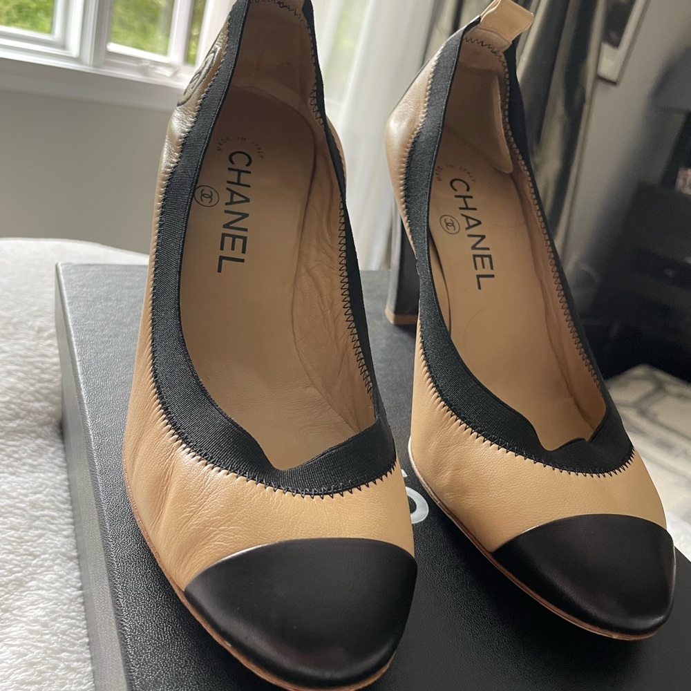 Chanel beige heel